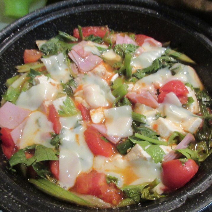 簡単タジン鍋で作る♪トマトとセロリのチーズ焼き